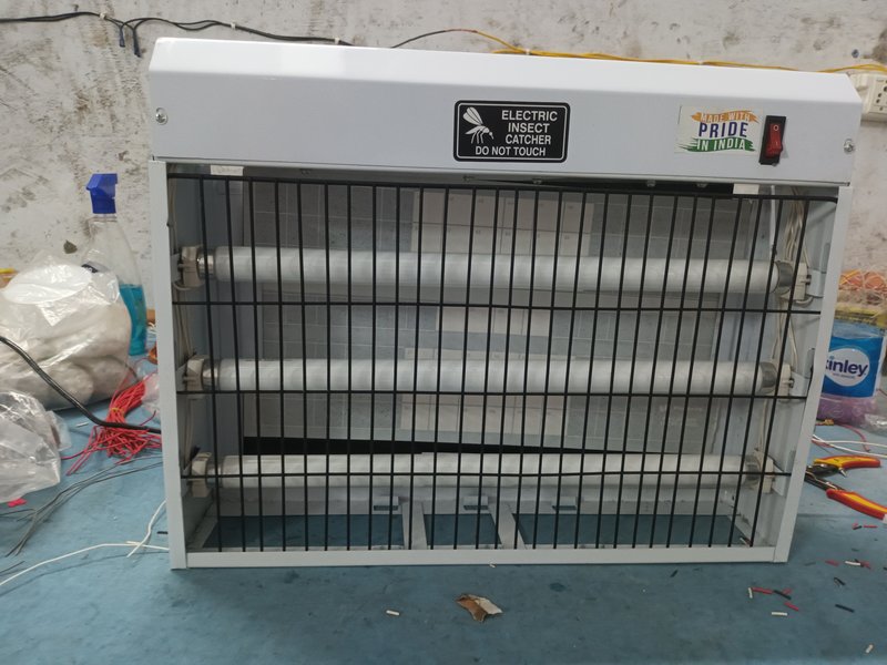 Fly Catcher Machine – 1.5ft Fruit Fly Trap with Glue Pad & Protective Grid